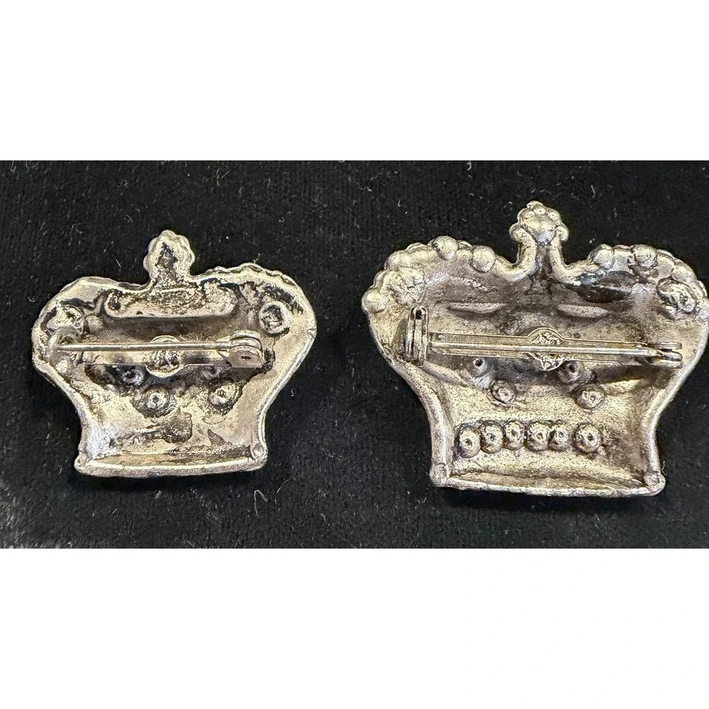 Vintage Metal Crown Pins‎ Brooch Lot of 2 – Royal Style Costume Jewelry